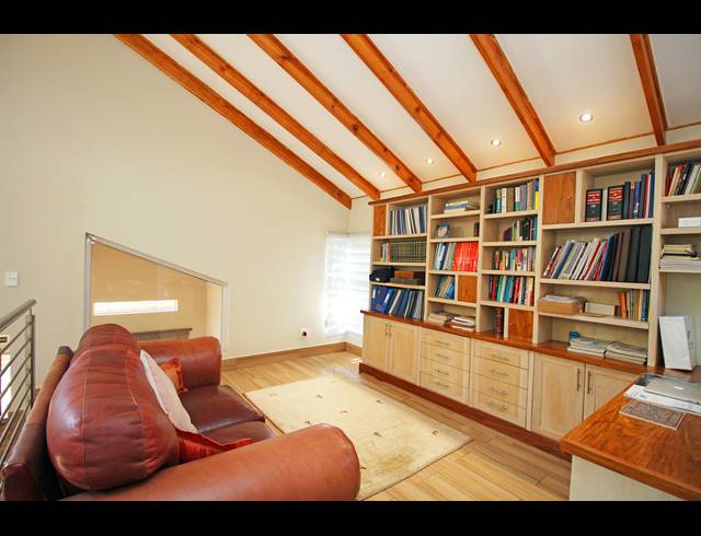 5 BEDROOM HOUSE FOR SALE IN HOUGHTON ESTATE